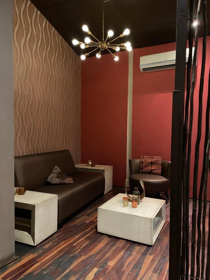 Planet Hotel Hollybum ลูบุมบาชี ภายนอก รูปภาพ