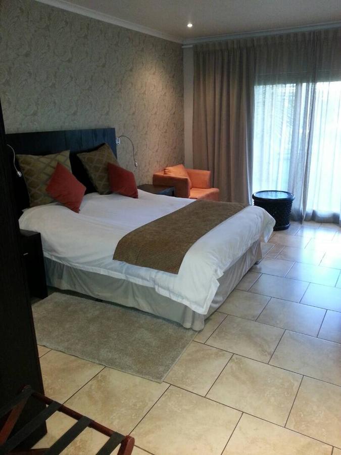 Planet Hotel Hollybum ลูบุมบาชี ภายนอก รูปภาพ